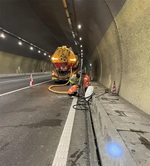 丽水隧道排水渠清淤